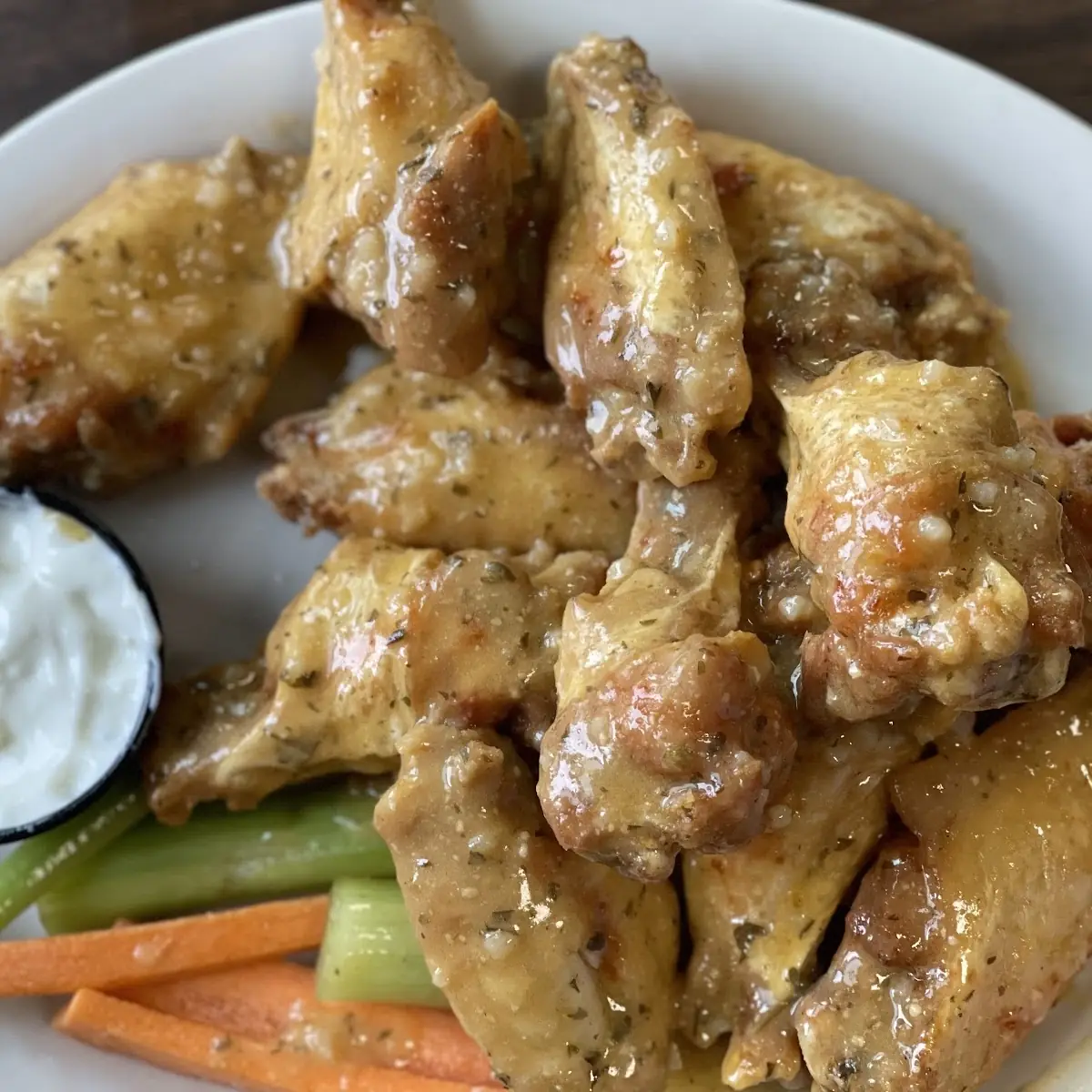 Brown Chicken Wings with Dipping Sauce