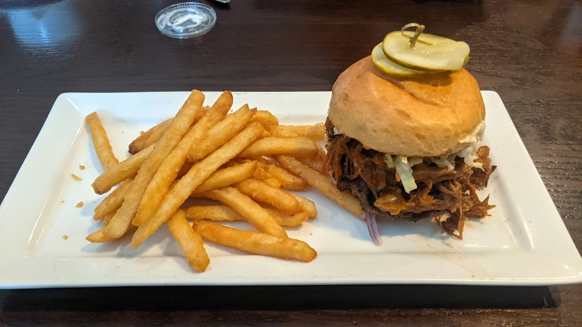 Daysinn Special BBQ Pulled Pork Burger