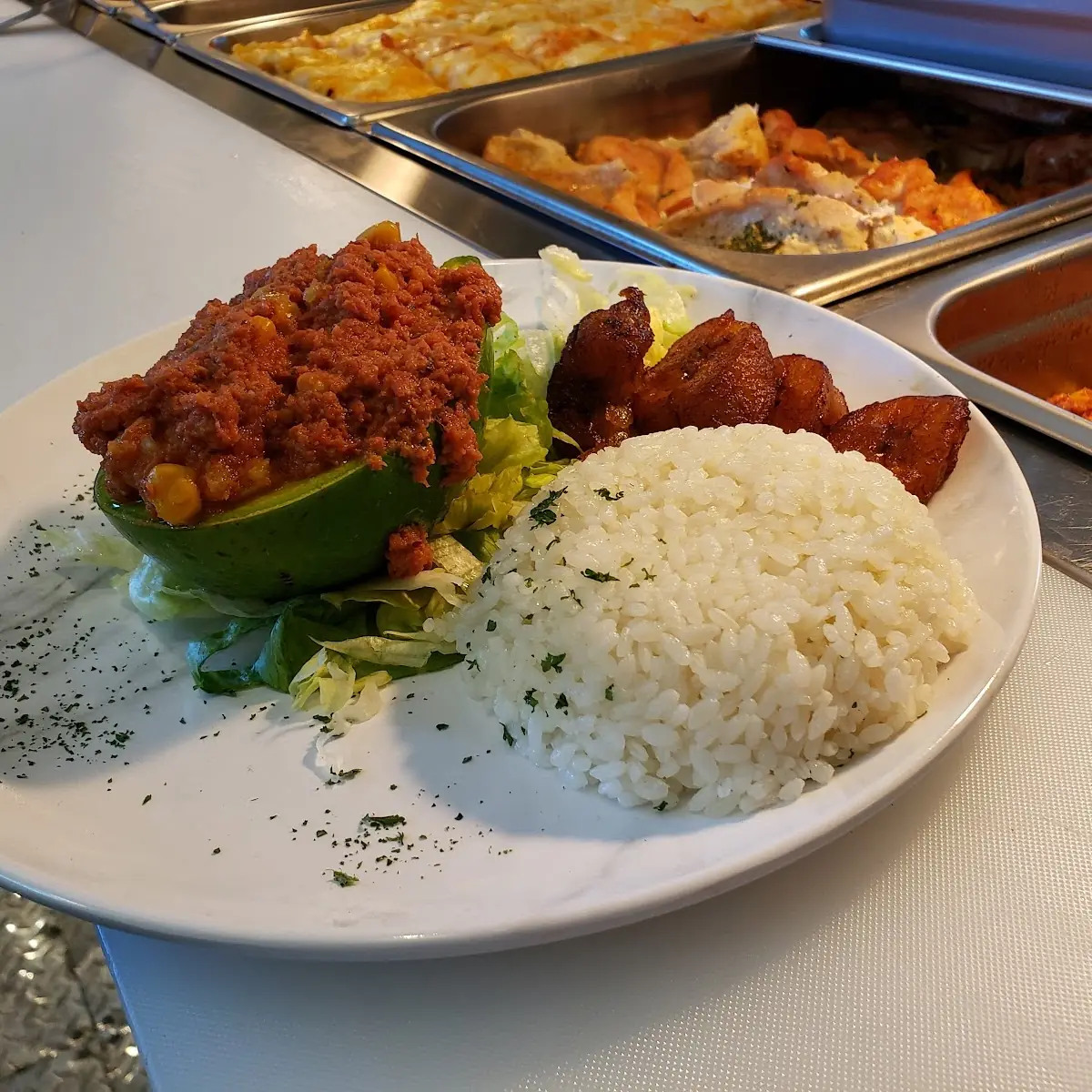 Aguacate Relleno de Cornbeef
