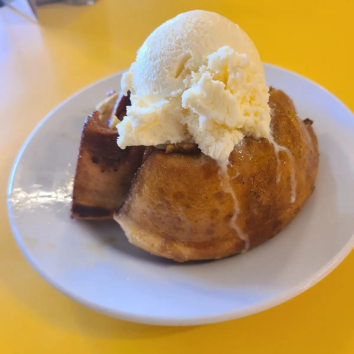 Pecan Roll with Scoop Vanilla Ice Cream