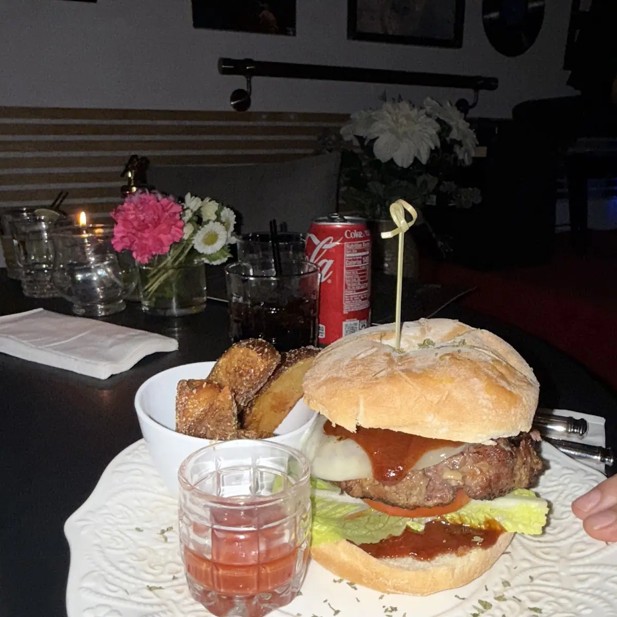 Burger with Wedges
