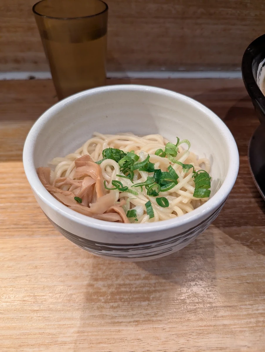 Extra Noodles, Yasaka Ramen