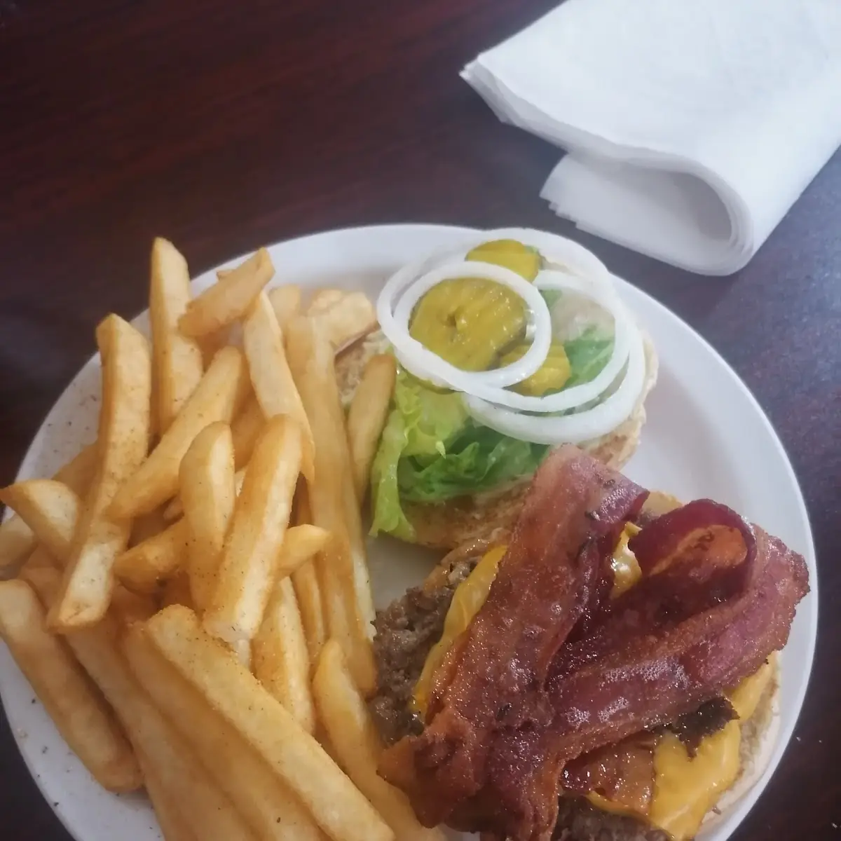 Cheeseburger Deluxe w Fries