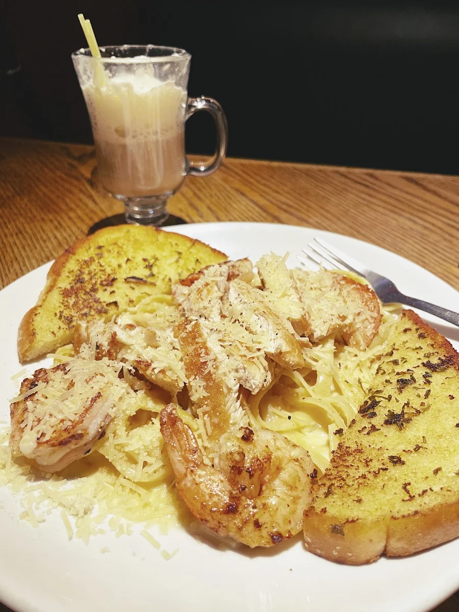 Chicken and Shrimp Fettuccine Pasta