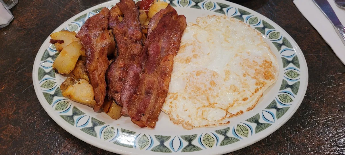 Bacon and Egg, Aris Place