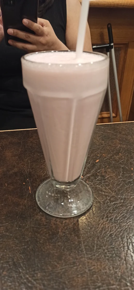 Strawberry Milkshake, Aris Place