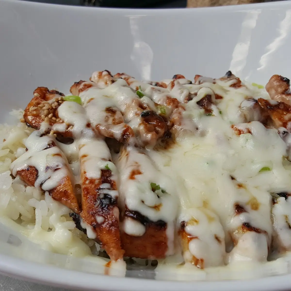 Grill Chicken over Mozzarella Cheese