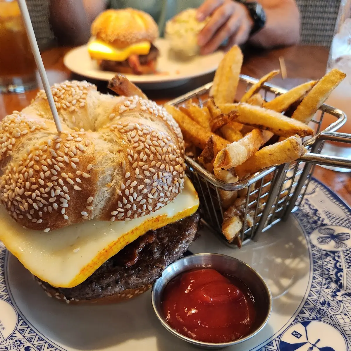 Pub Bacon Cheeseburger