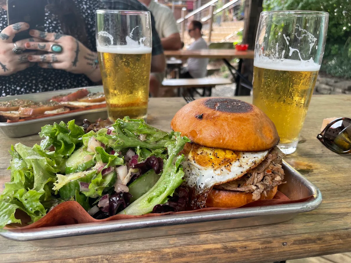 Sandwich w Side Salad