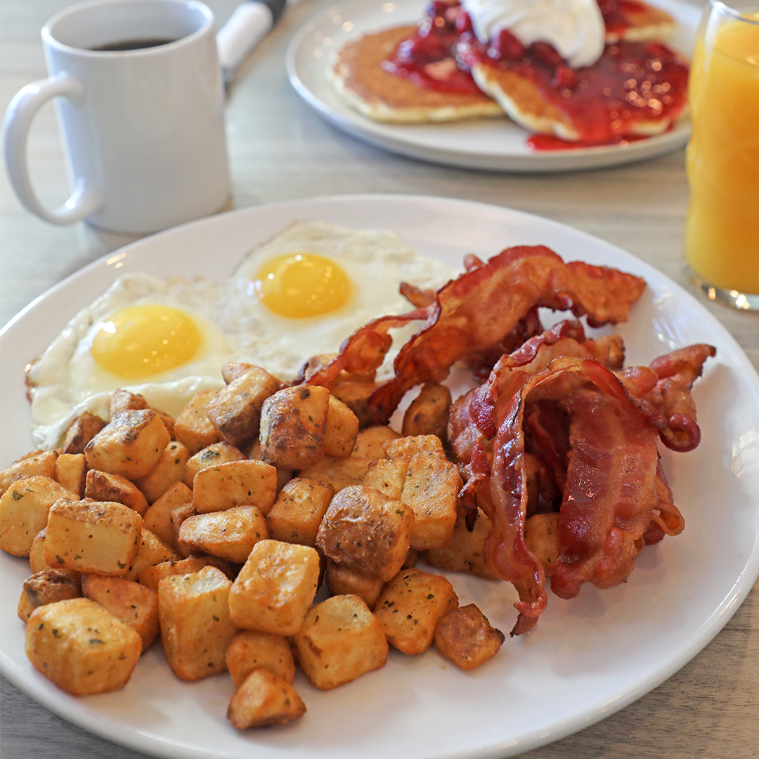 Big Country Breakfast, Smitty's Restaurant & Lounge - Airdrie