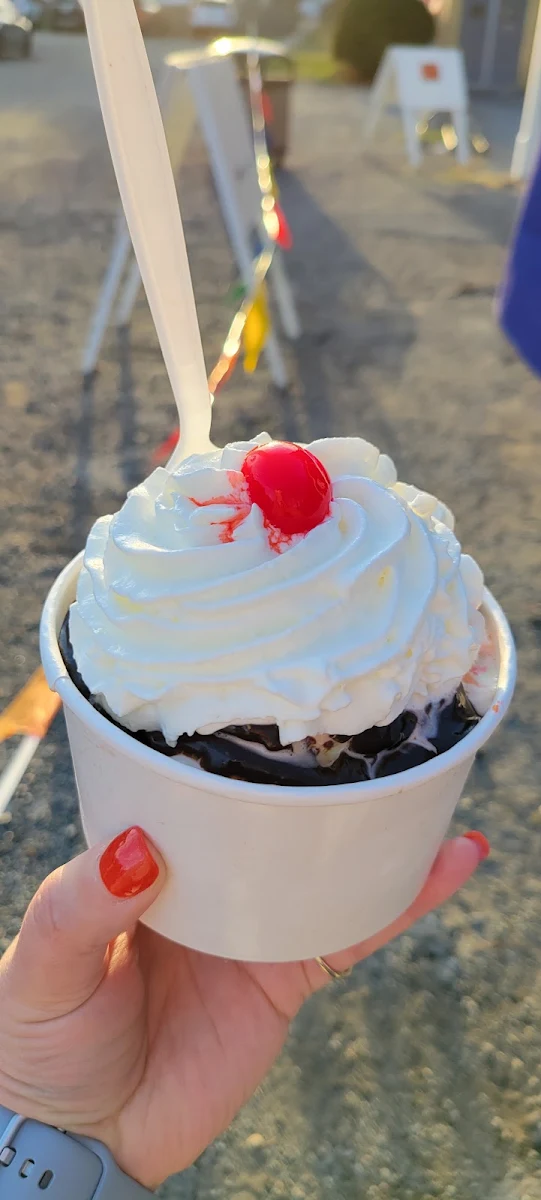 Hot Fudge Brownie Sundae