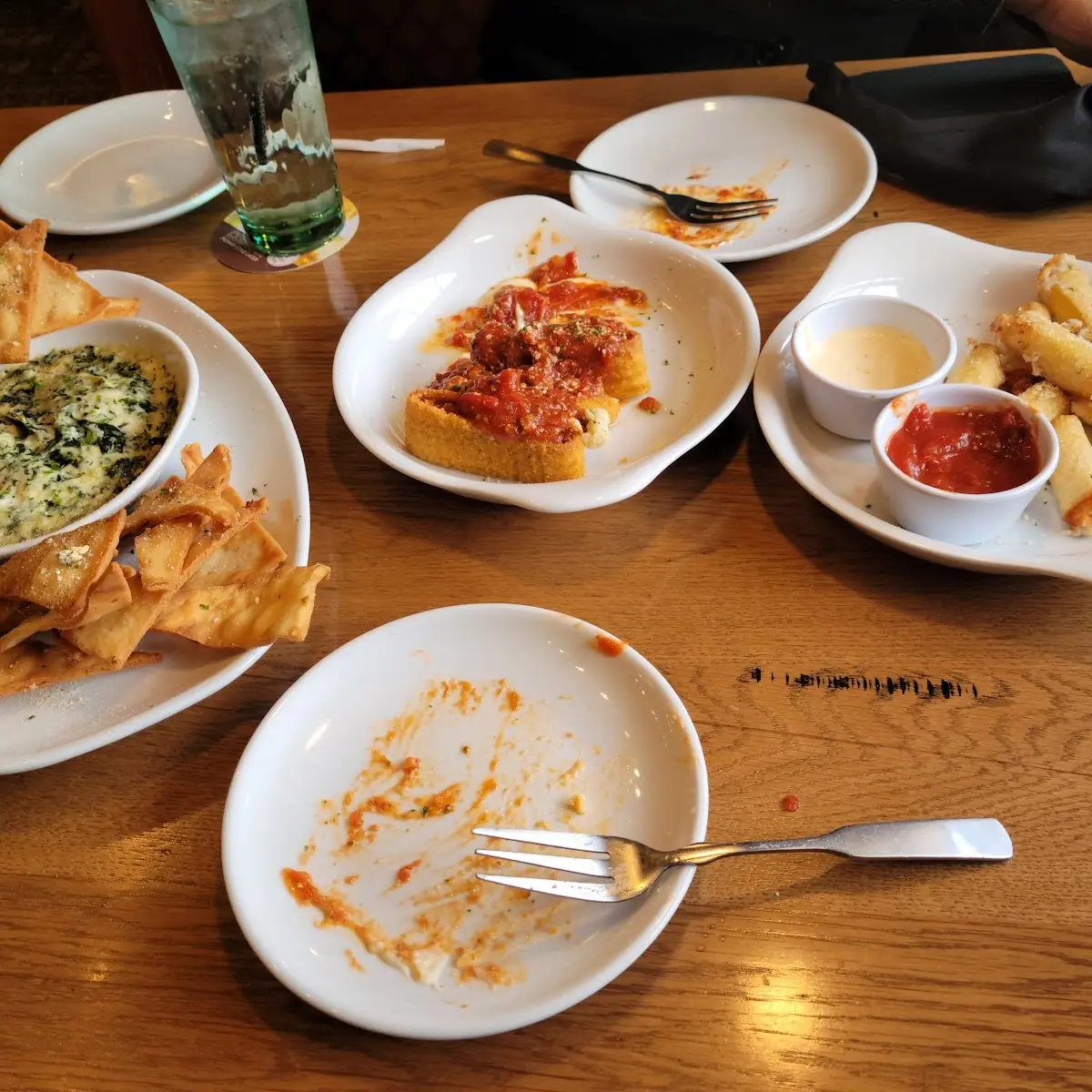 Never Ending Soup Salad & Breadsticks