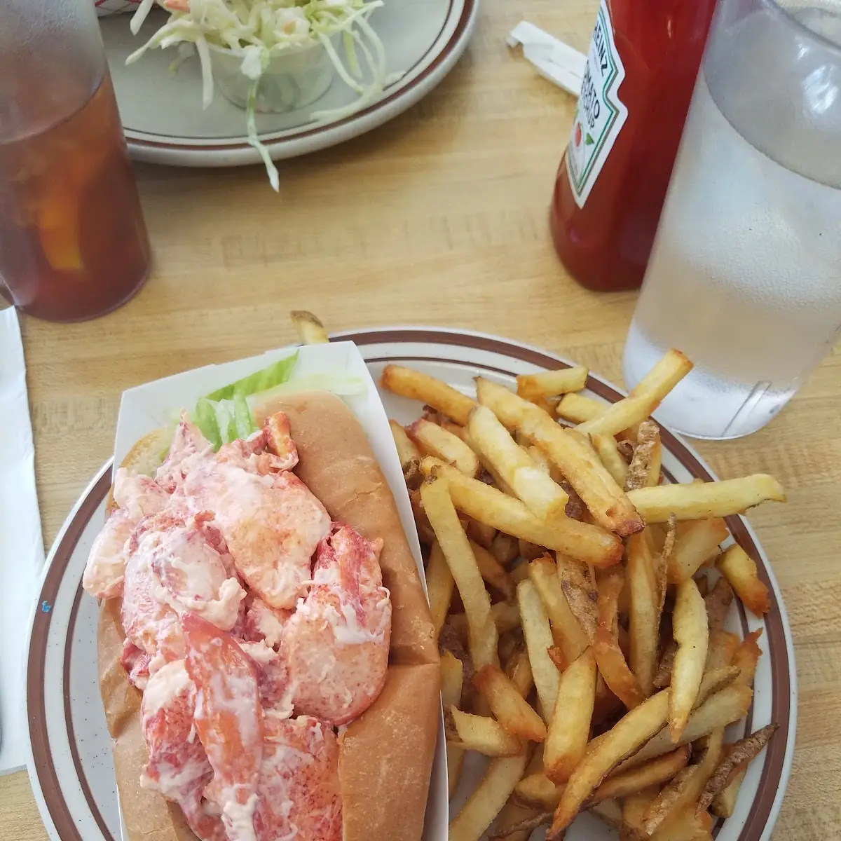 Lobster Roll w Fries