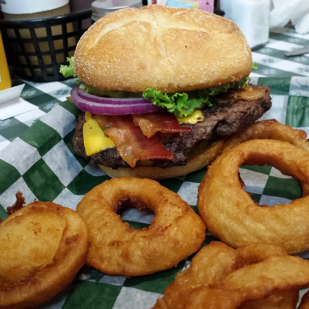 Cheeseburger w Onion Rings