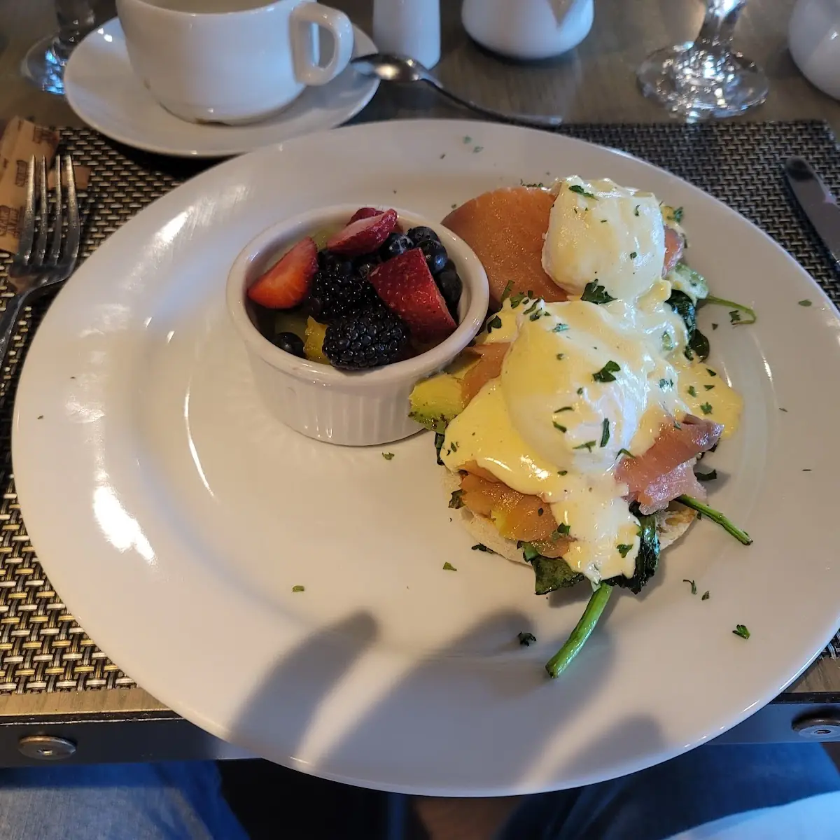 Eggs Benedict w Salmon