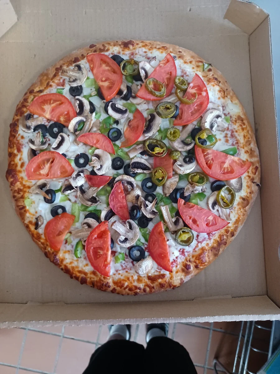 Veggie Pizza with Tomato