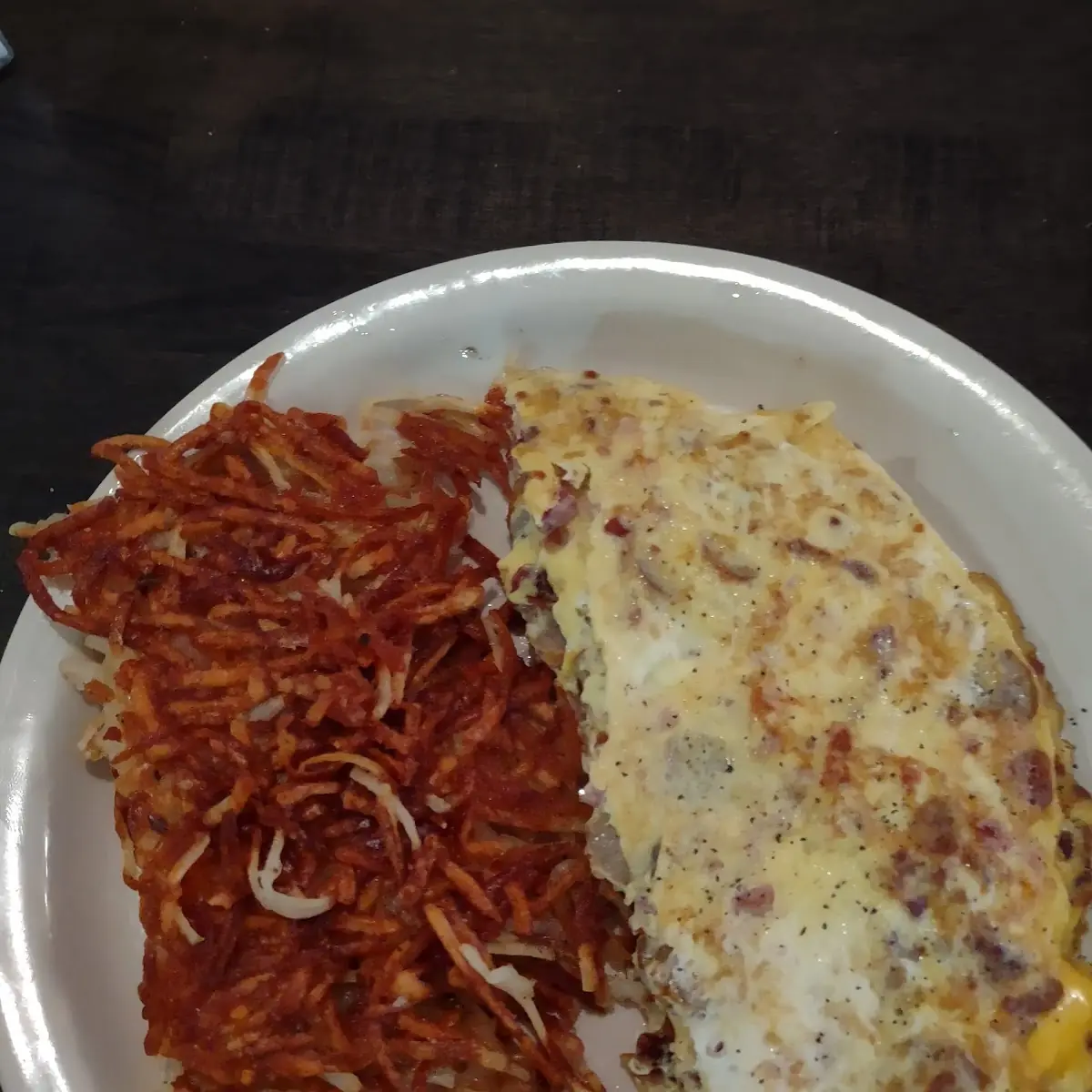 Meat Lovers Omelette w Crispy Hashbrowns
