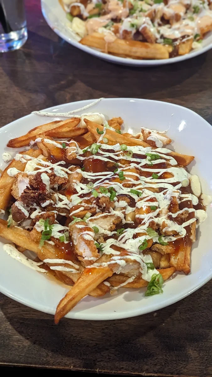 St Louis Wings Poutine - Spicy Gar Par