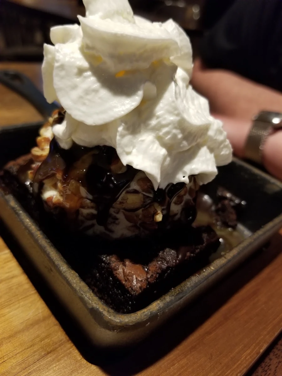 Uber Brownie, MR MIKES SteakhouseCasual