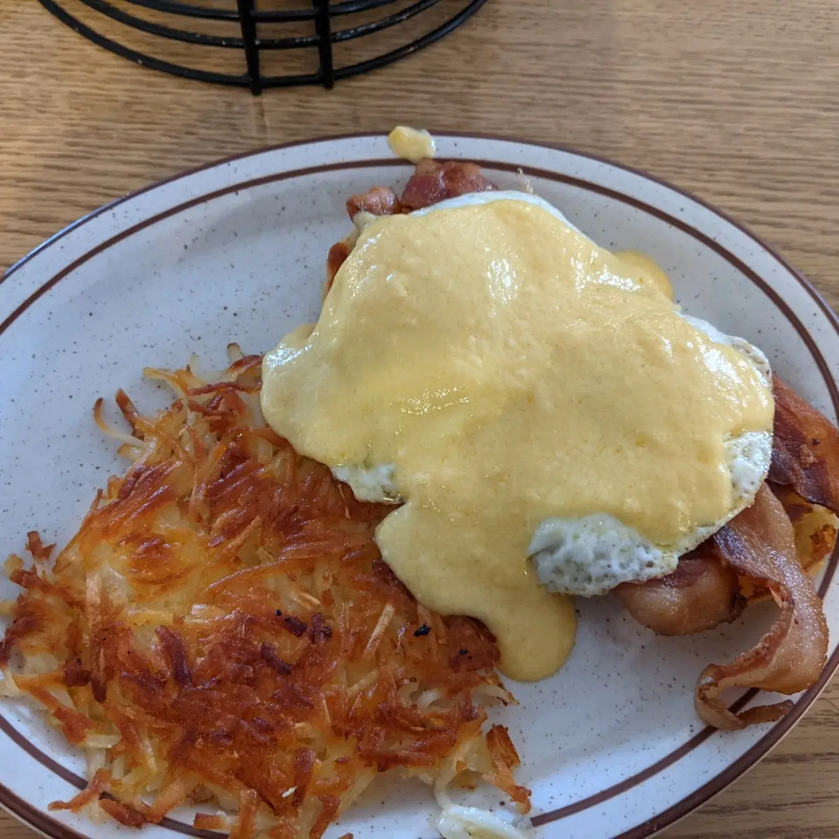Eggs Benedict w Hash Browns