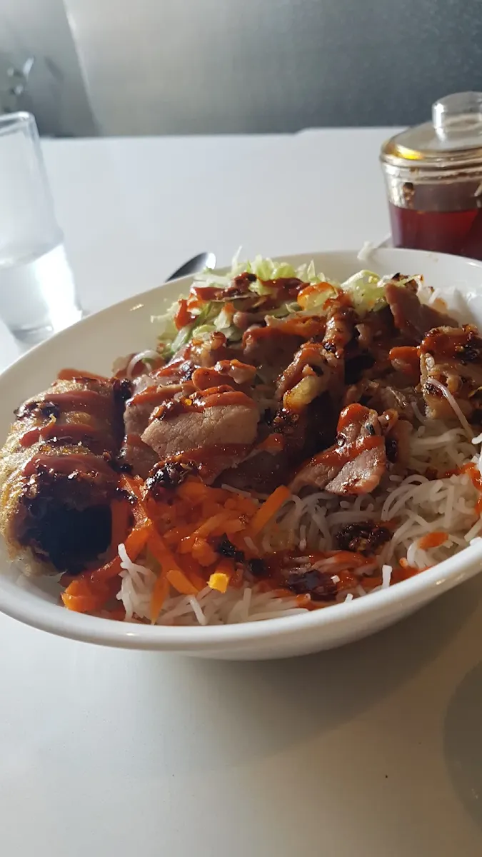 Noodle Bowl with Pork and Springroll, Red Pepper Restaurant