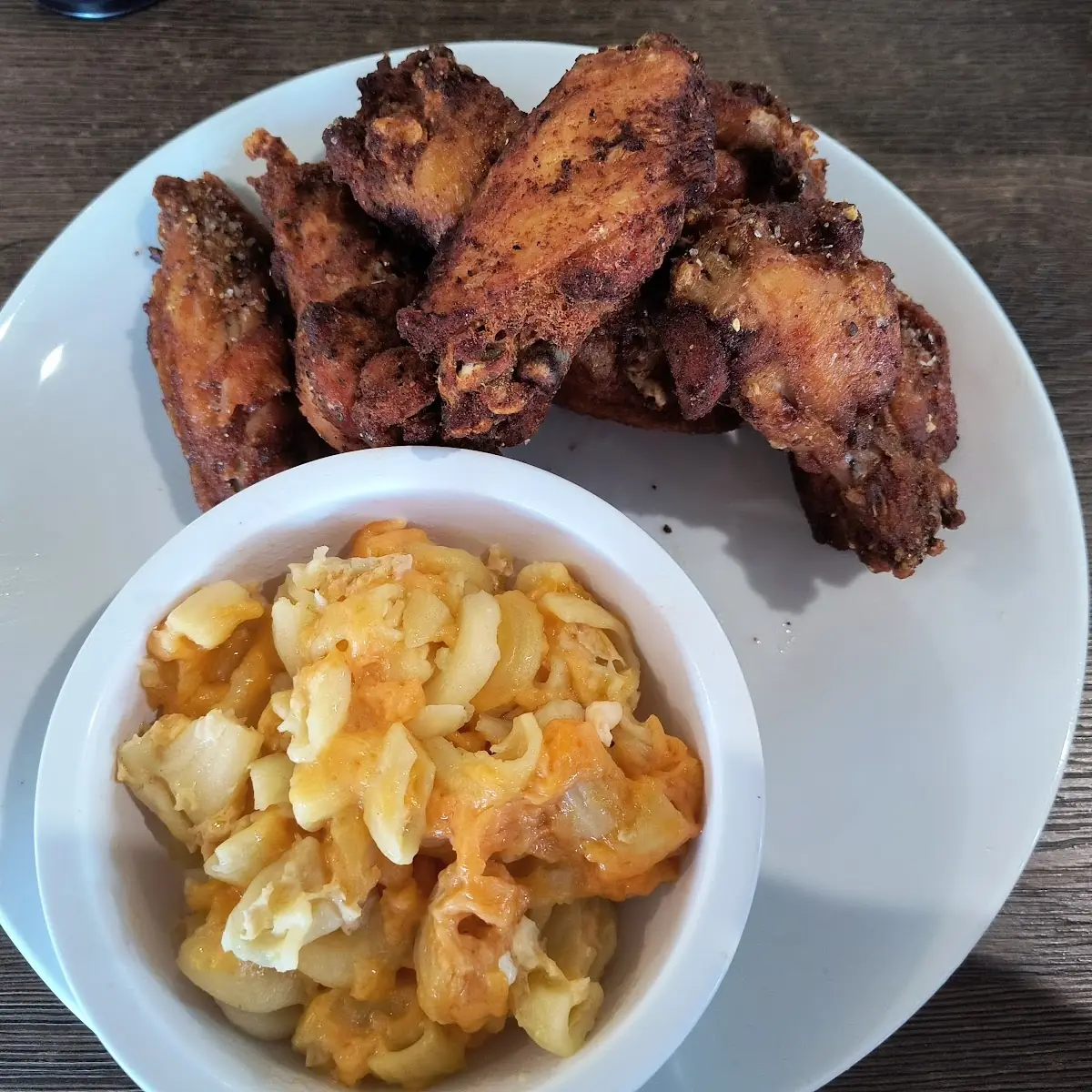 Lemon Pepper Wings with Mac'n Cheese