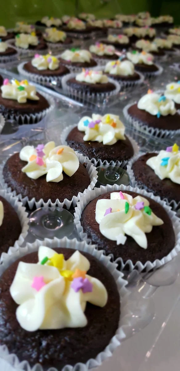 Moist Chocolate Cupcake with Cream Cheese