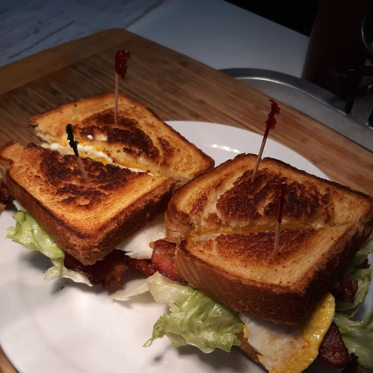 blt Sandwich with Egg