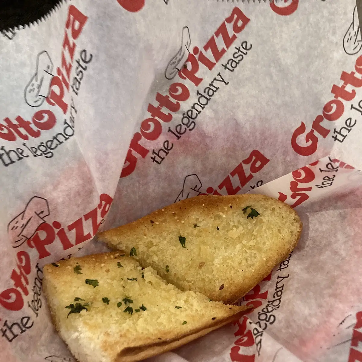 CHEESY GARLIC BREAD