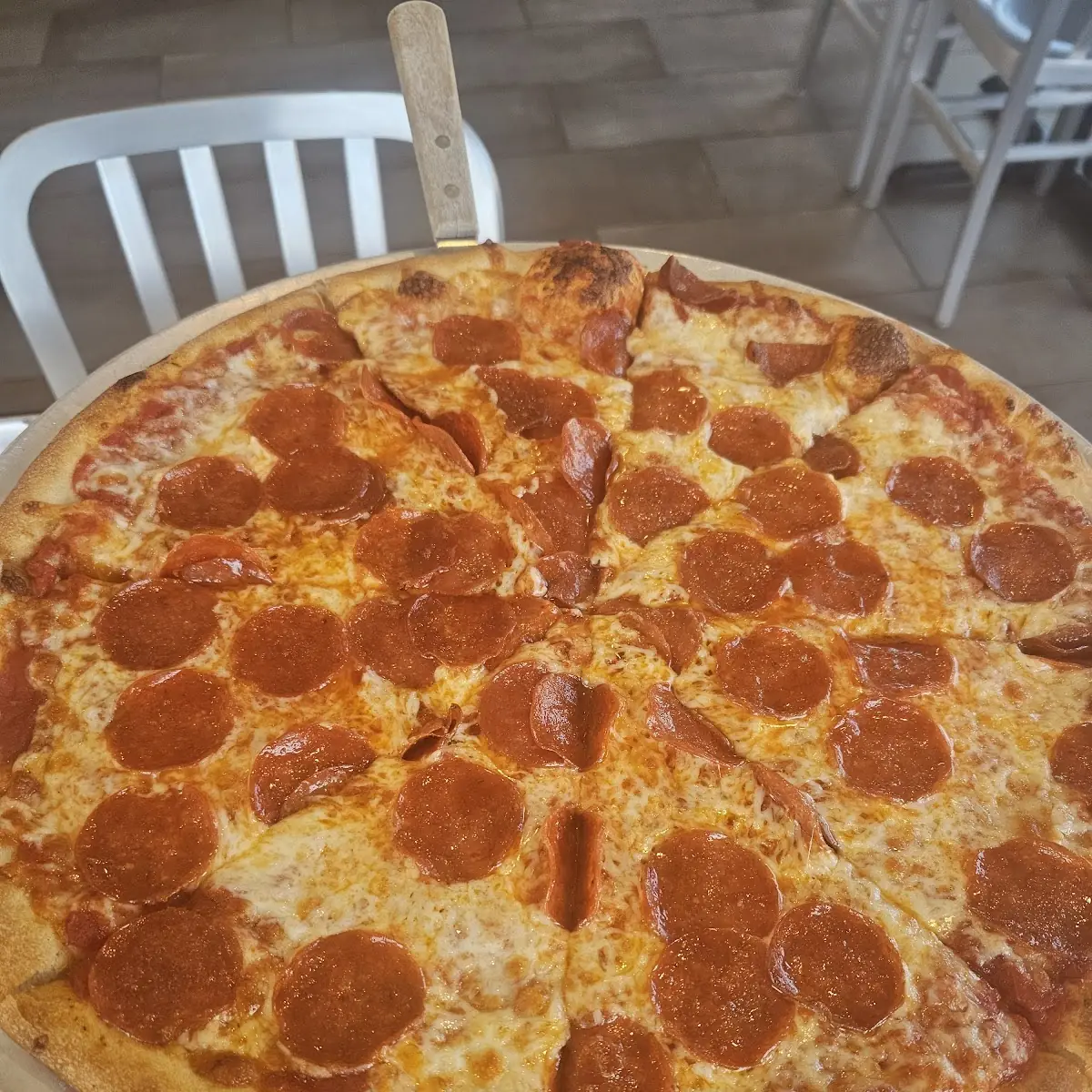 Large Pepperoni Pizza