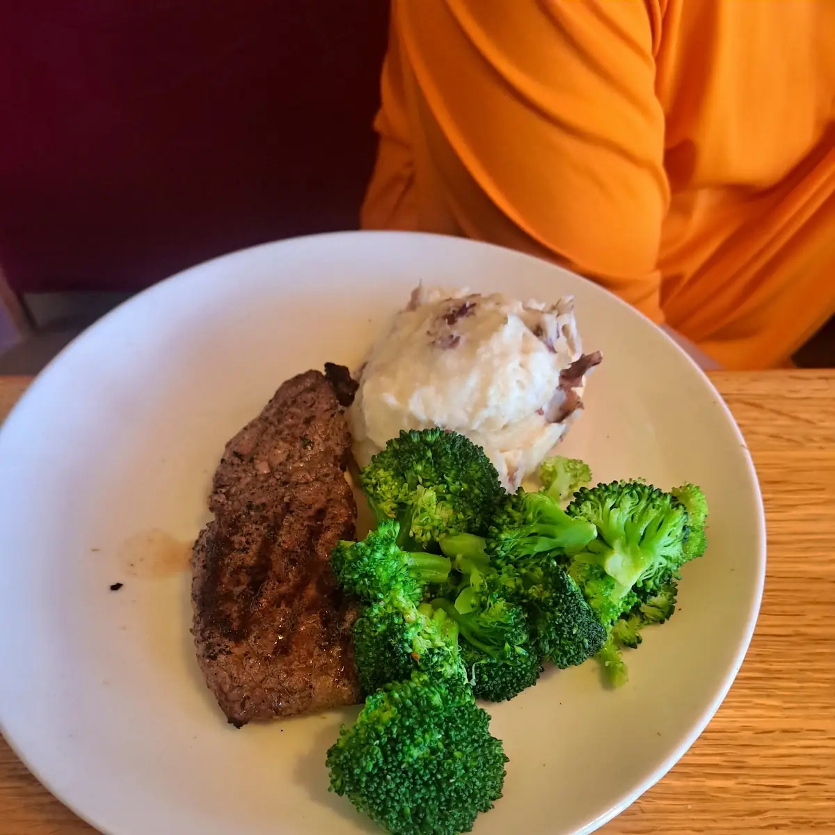 6 Oz Sirloin Steak with Broccoli