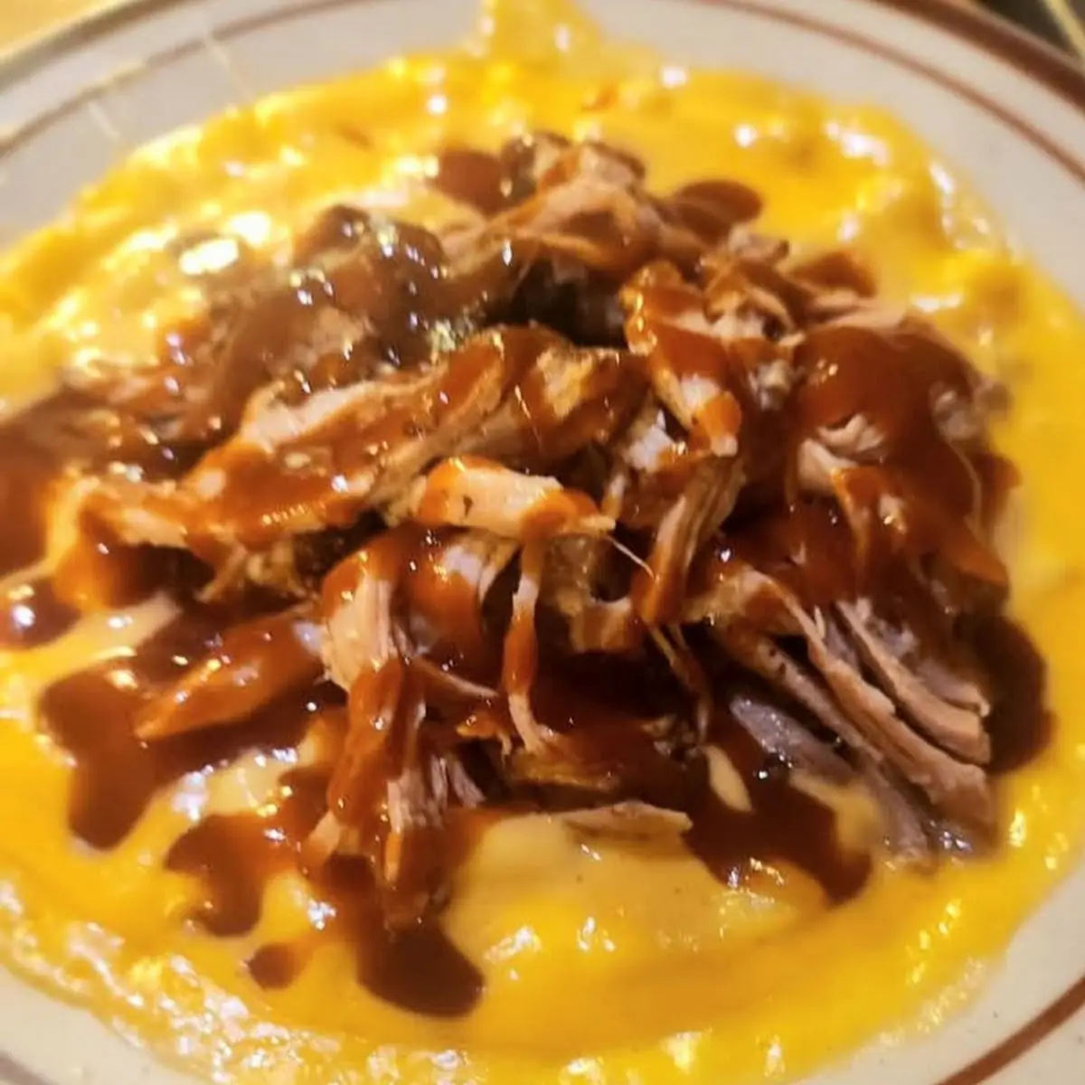 Pulled Pork on Mac-N-Cheese