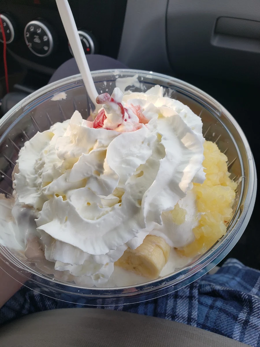 Strawberry Shortcake Sundae w Pineapple