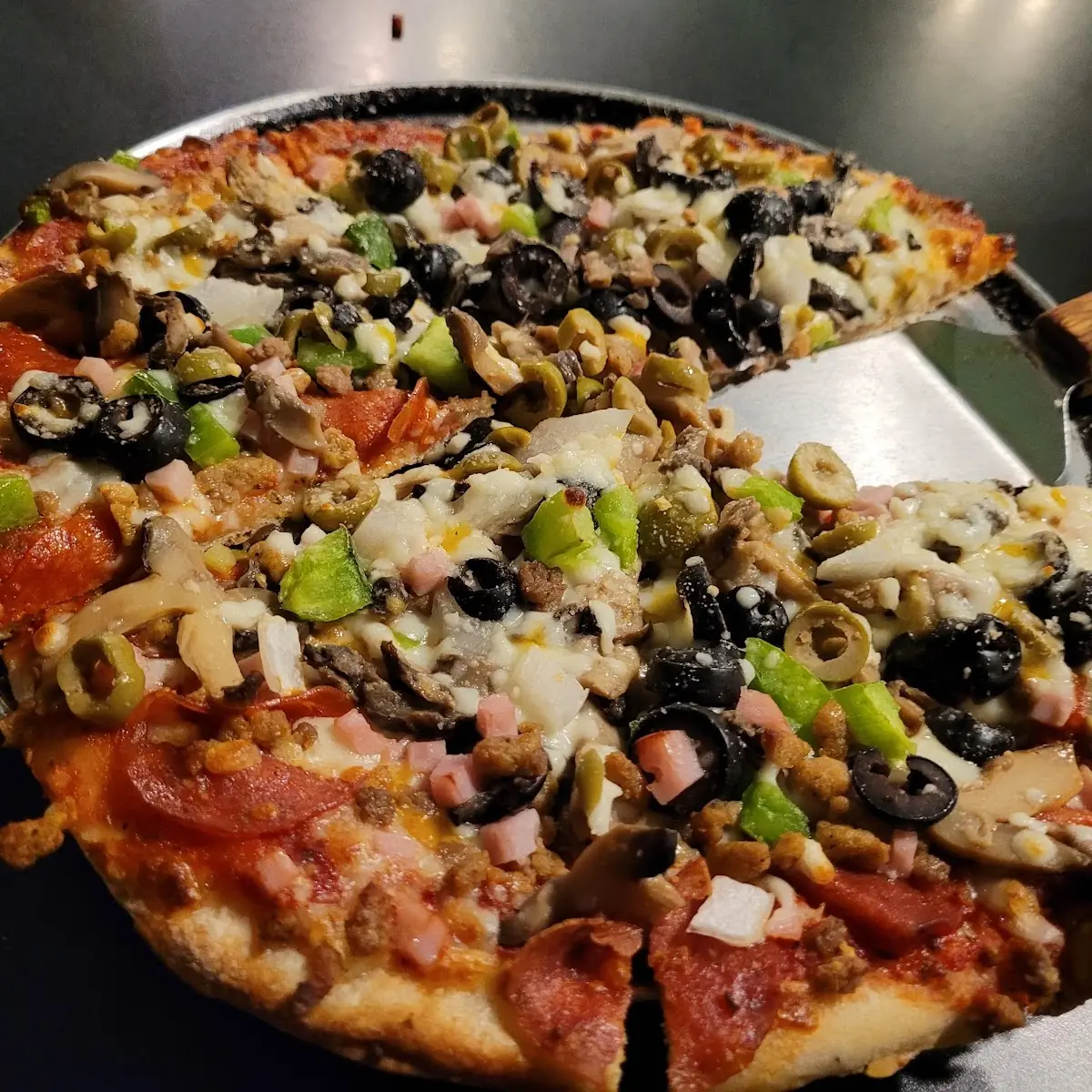 Deluxe Pizza