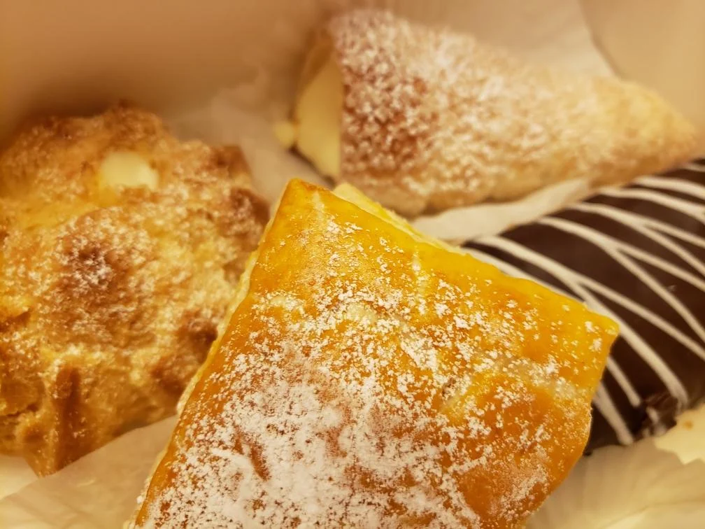 Empanada de Crema Y Empanada de Coco
