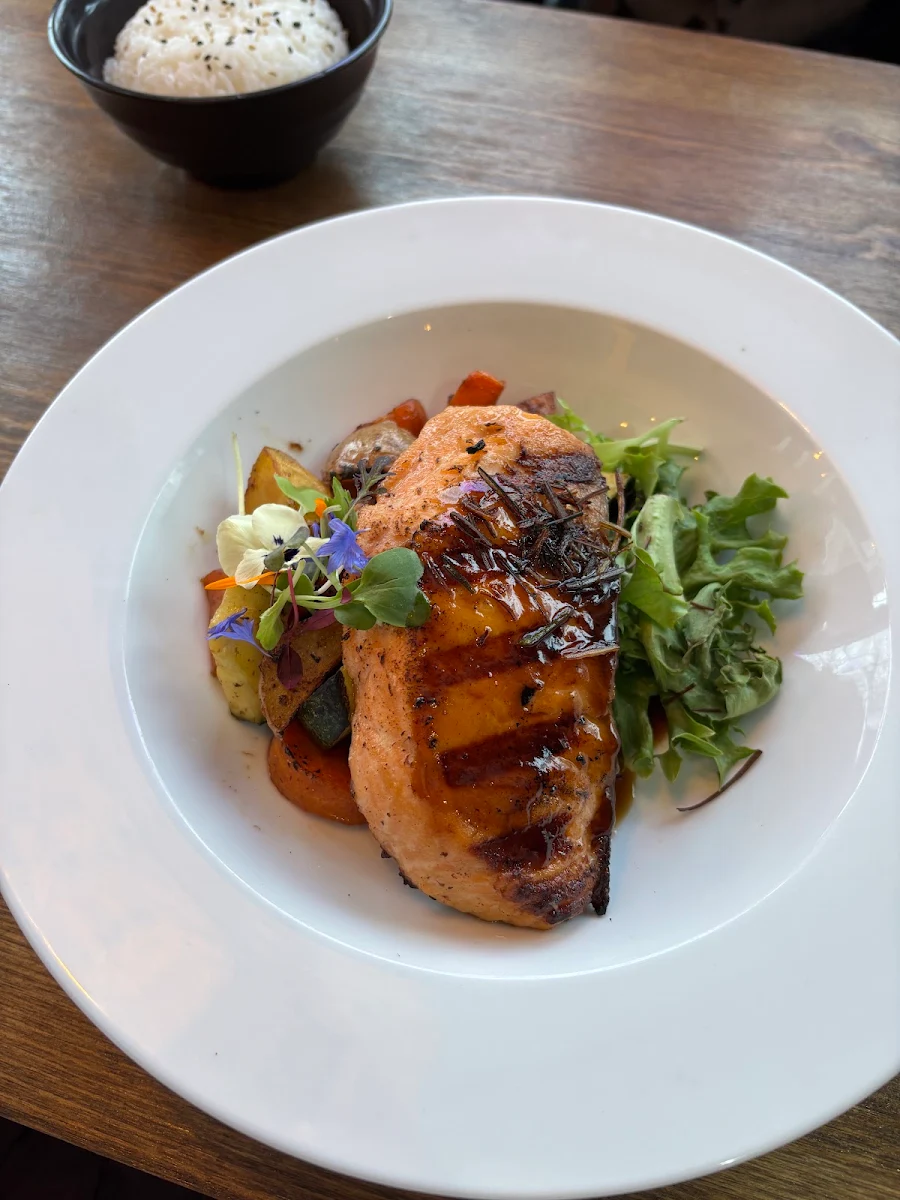 Saumon Grillé Grilled Salmon