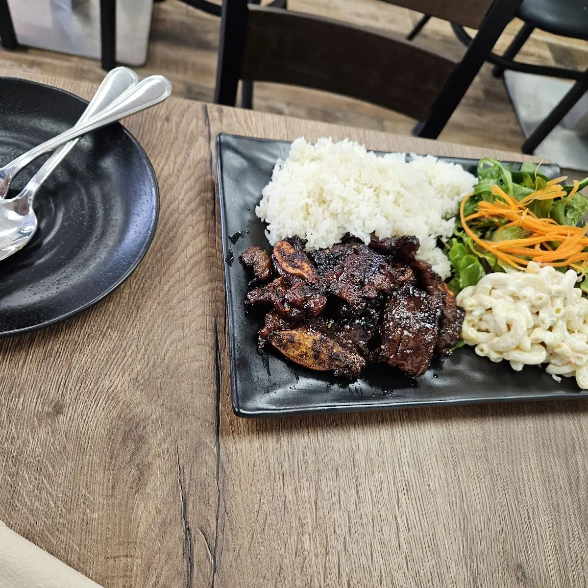 Spare Ribs with Macaroni Salad