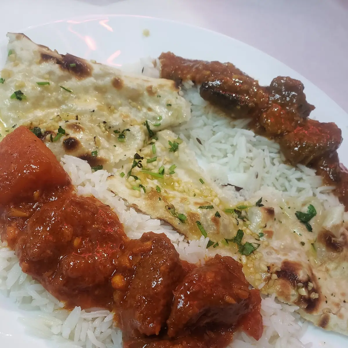 Garlic Nan w Vindaloo and Lamb Curry