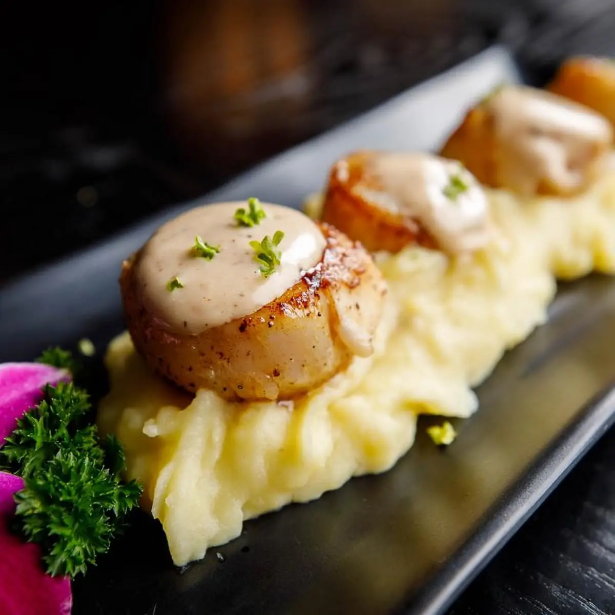Scallops with Mashed Potatoes or a Superfood Blend