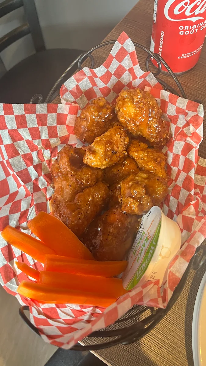 Boneless Wings, Jim's Pizza & Pasta
