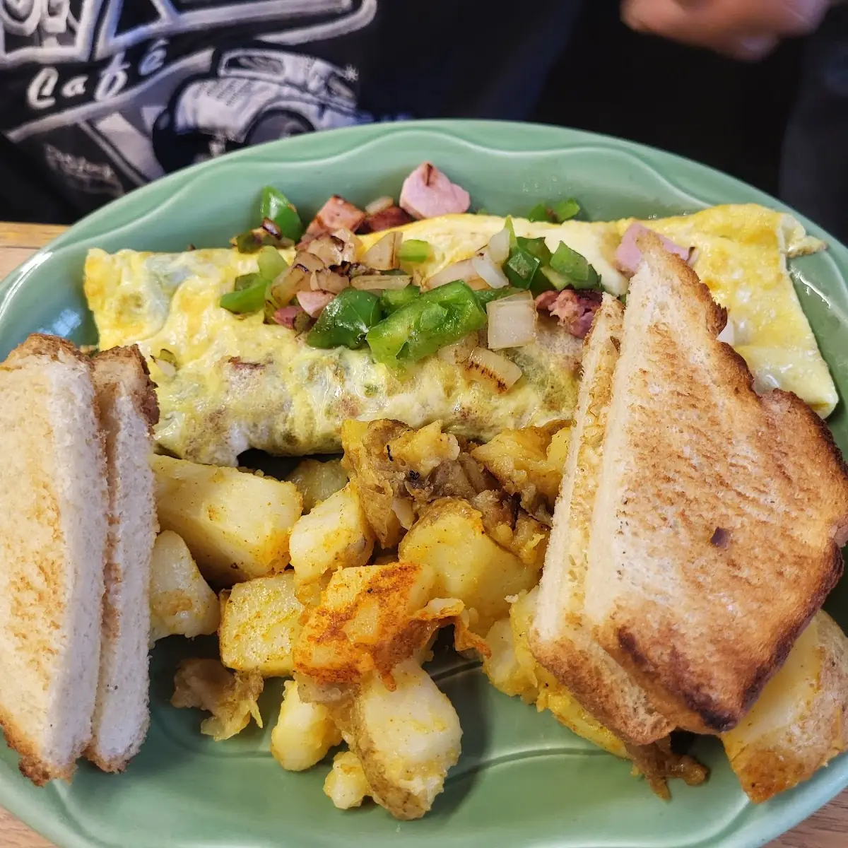 Western Omelette hf and Toast