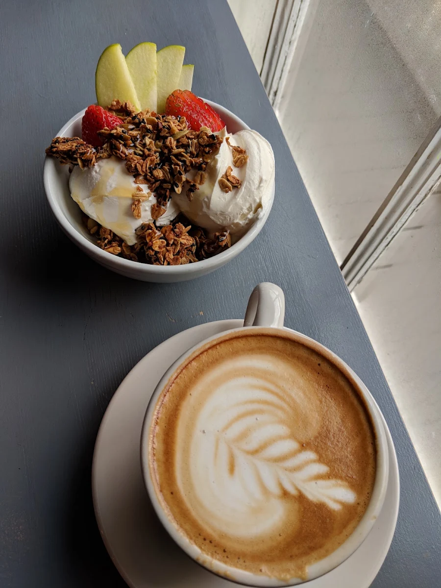 Yogurt & Granola