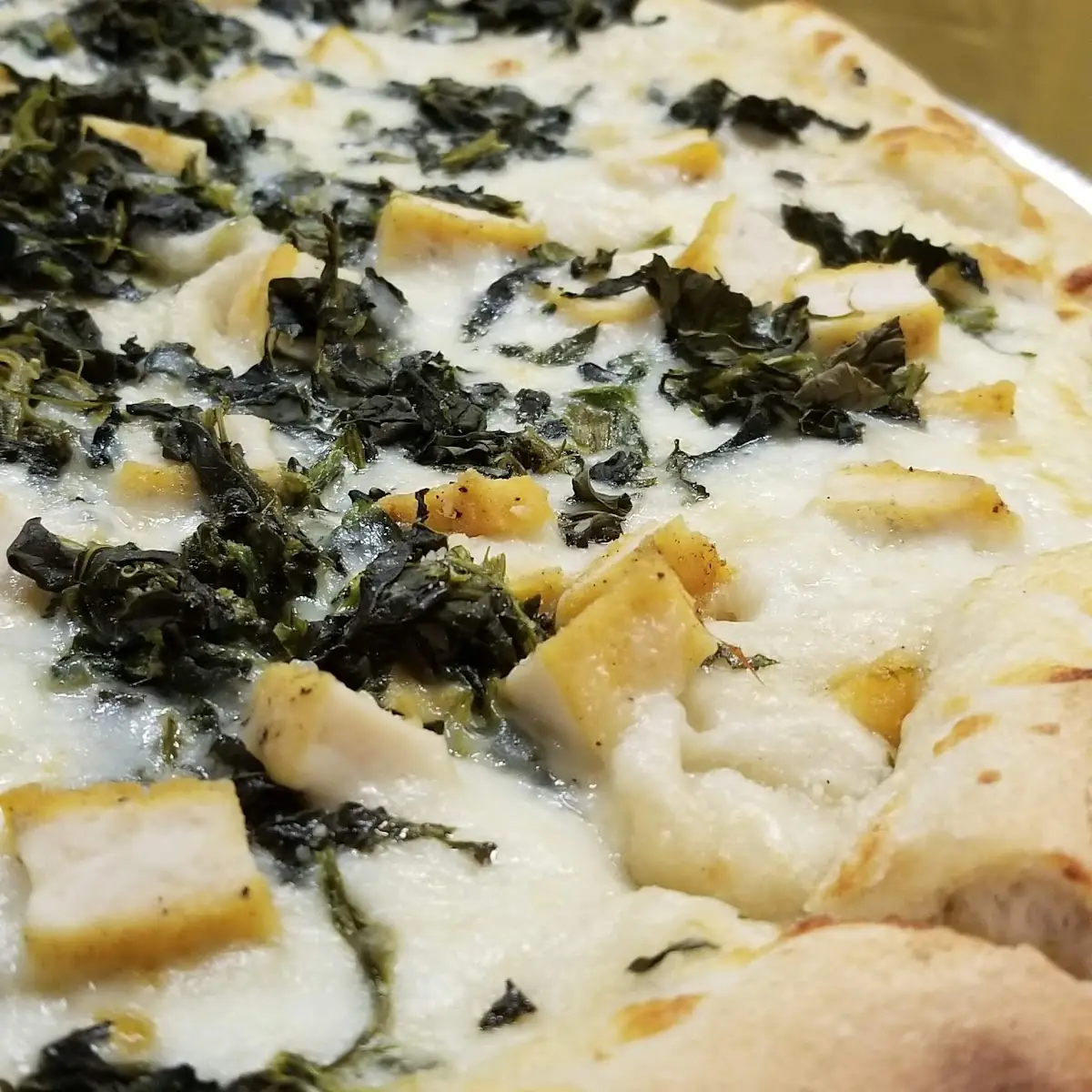 Spinach Chicken Alfredo Pizza