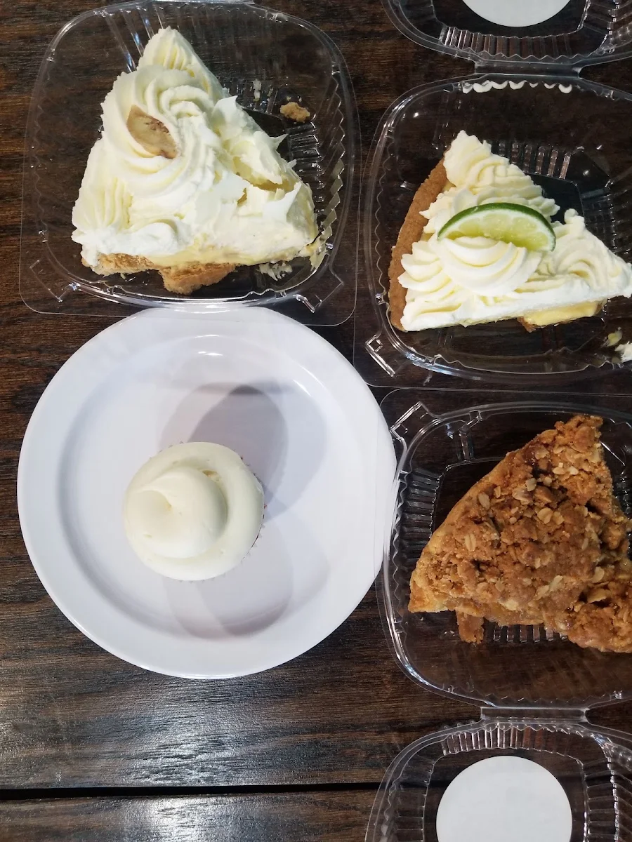Key Lime Pie Apple Pie Vanillime Cupcake
