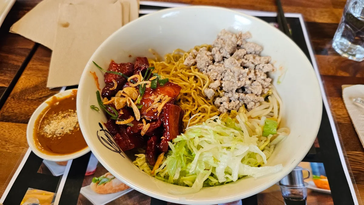 Chasiu Egg Noodle, Ly Quán Vietnamese Restaurant