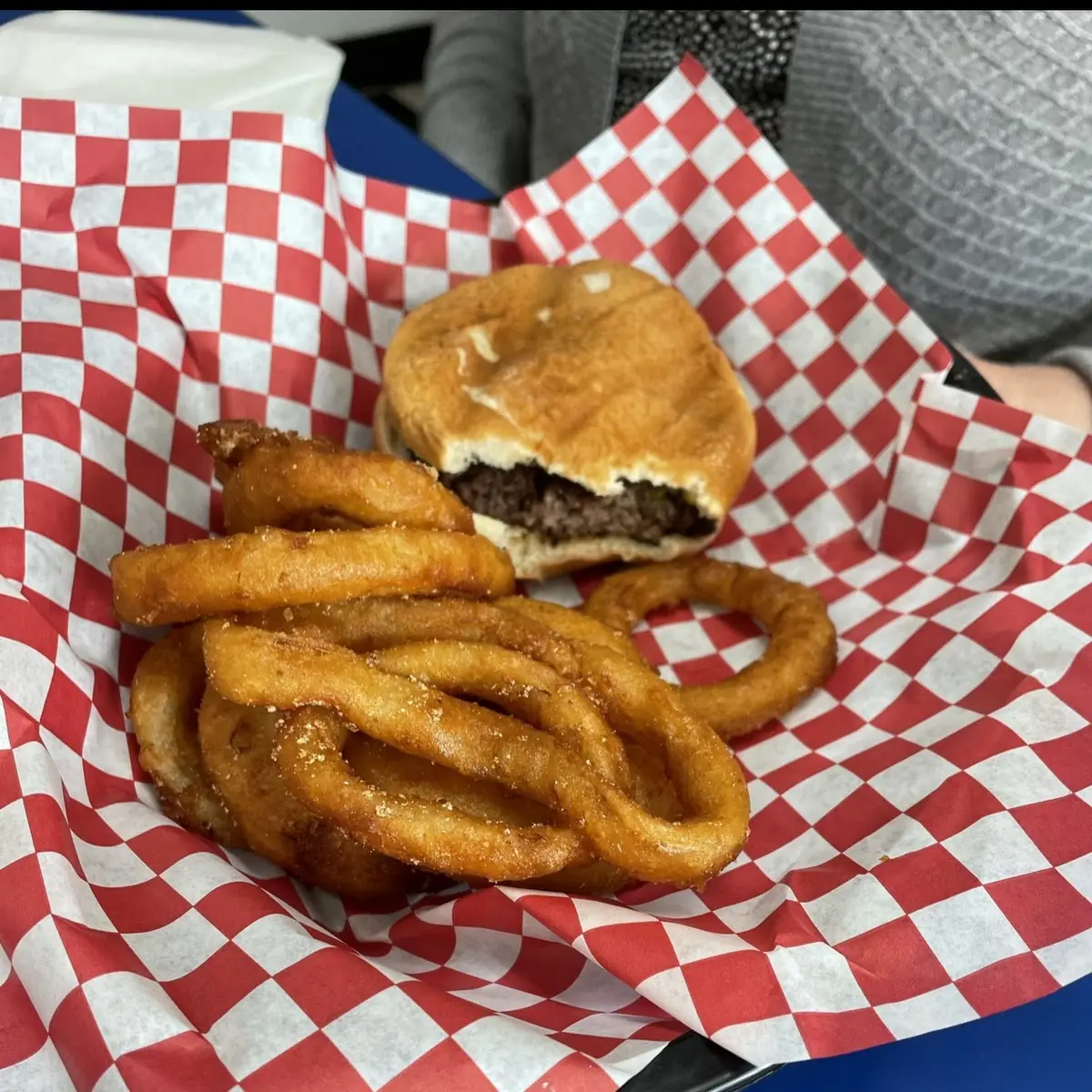 Cheeseburger & Onion Rings
