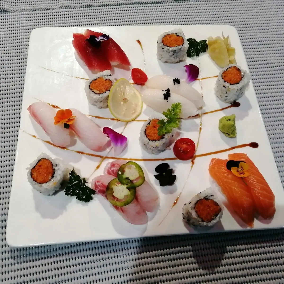 Sushi Deluxe