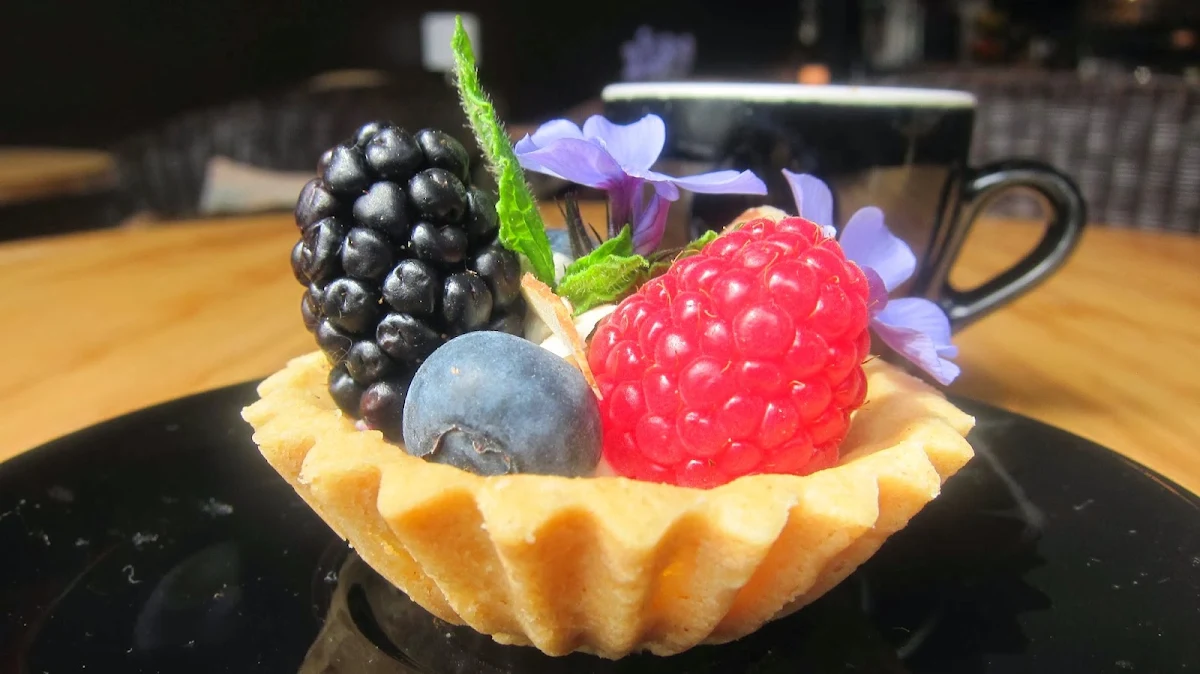 Tarts with Fresh Fruit
