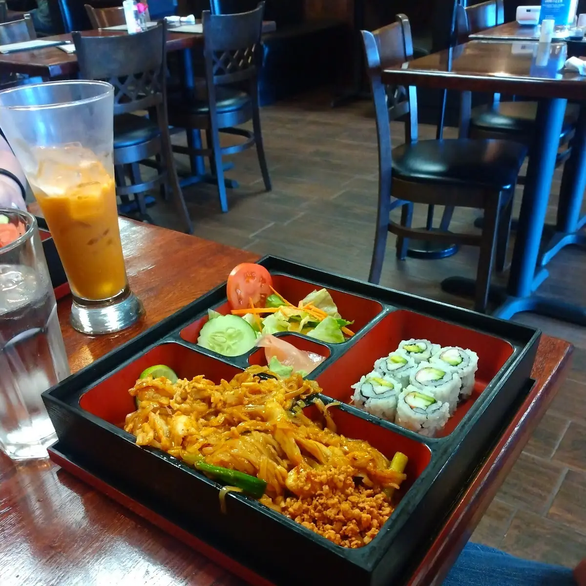 Pad Thai Chicken Box