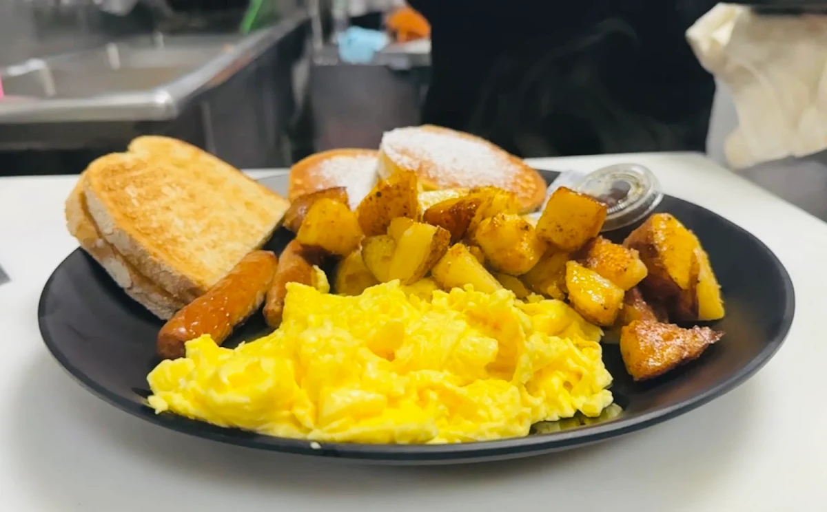 Three Eggs Cheese Omelet w Toast